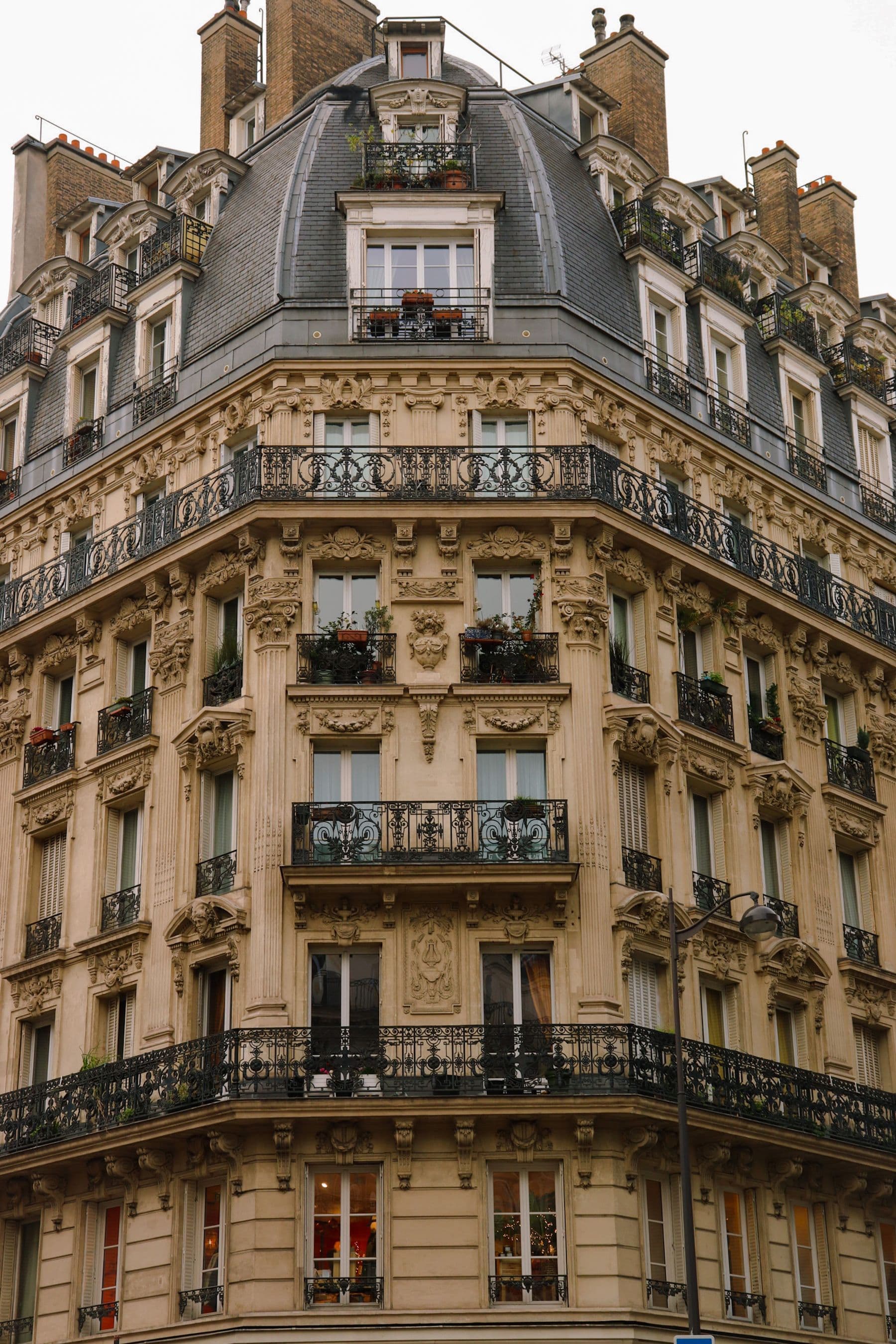Façade d'immeuble haussmannien préservée